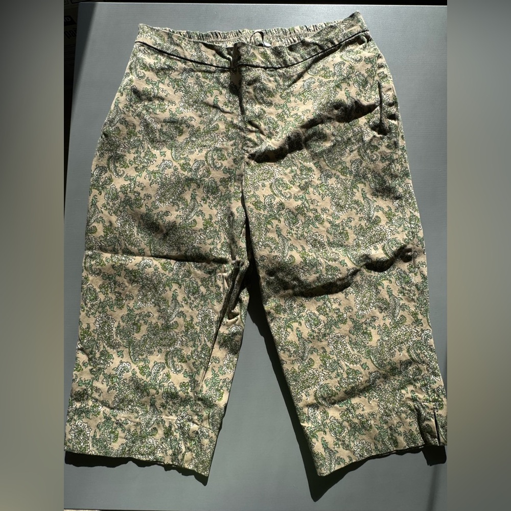 Isaac Mizrahi Green Patterned Capris